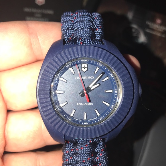 Victorinox Swiss Army paracord watch - Picture 3 of 8